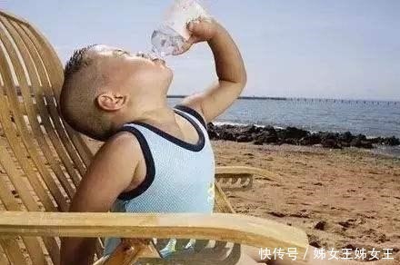 饮水|宝宝喝水有讲究喝不好也易生病,正确的喝水方式家长要掌握!