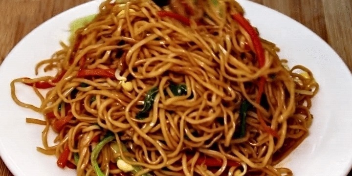 想吃炒面别再出去买，教你在家做，鲜香味美，好吃又劲道，特下饭