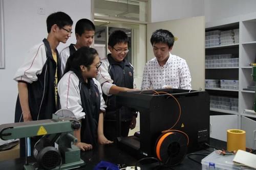 受邀|这所中学人工智能设备受邀入驻长三角 G60 科创走廊规划展示馆