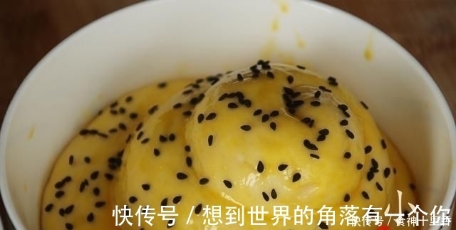 小董|面粉别再蒸馒头了,不加1滴水,不用烤箱,做出来的面包蓬松暄软