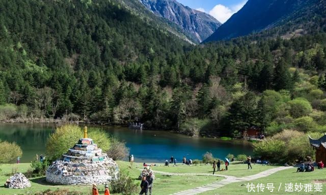 川西3日游｜赏雪山花海、瞰红石奇观、泡天然温泉…一路风光美绝