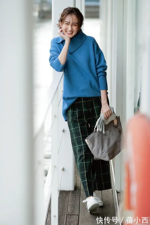 流行色 让人一眼就沦陷的早春毛衣穿搭,复古时髦还优雅,重新定位高级感