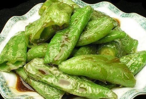 脸蛋|女性不想老太快，要多吃此菜，皱纹淡了，脸蛋光滑，头发乌黑发亮