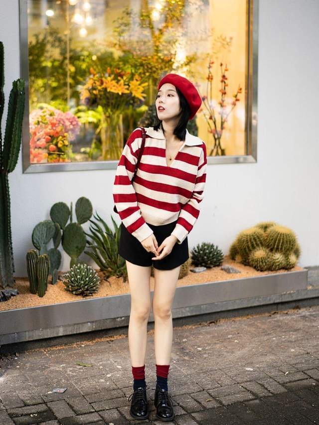 毛衣|秋冬想要穿出韩系风,试一试毛衣外套+皮短裤,时尚又不失性感