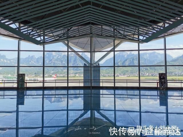 通航|中国“风景最美”的国际机场，就建在国家森林公园，游客流连忘返