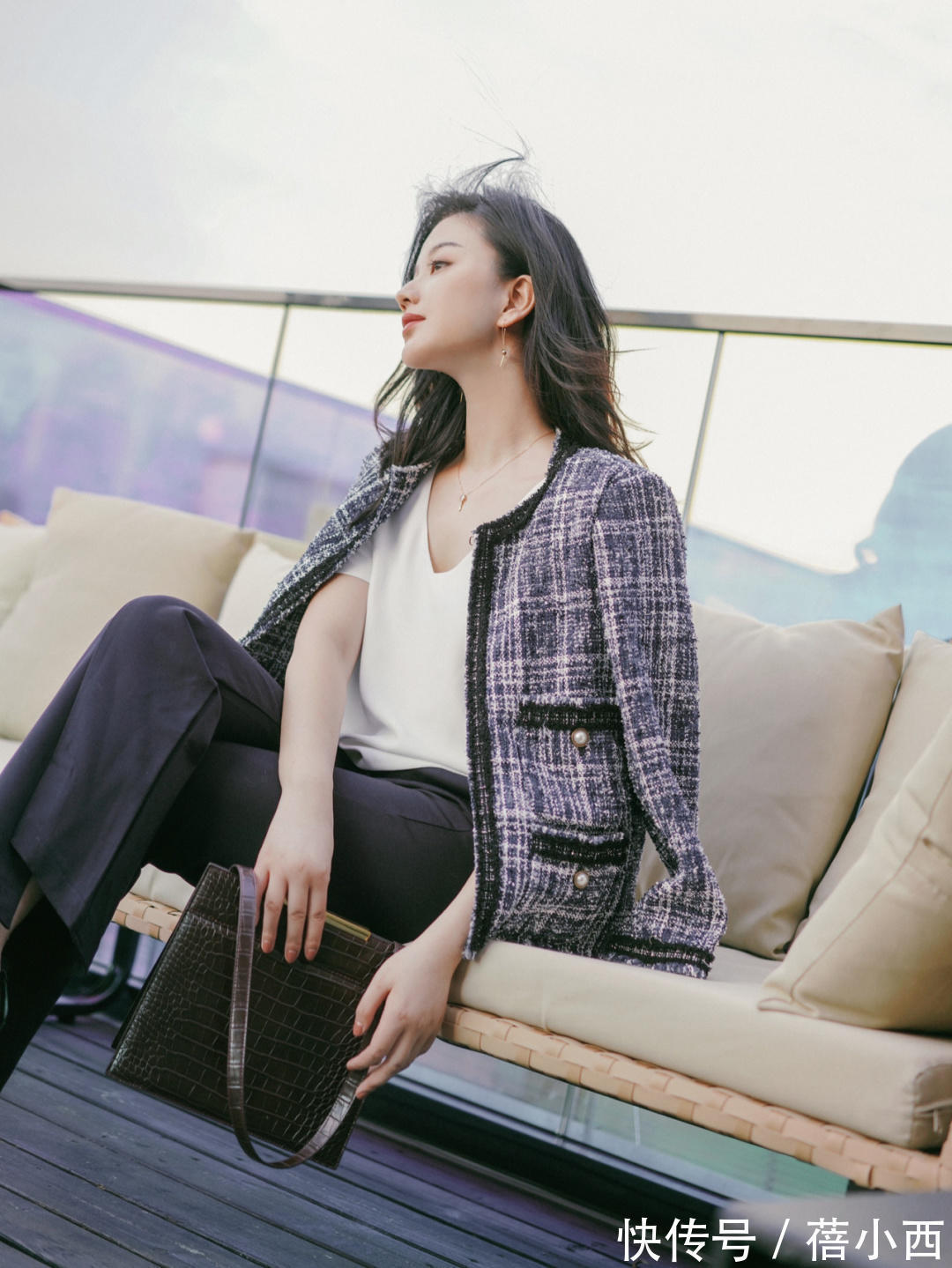 穿搭|三四十岁的女人想提升品味,别错过小香风外套穿搭,优雅又大气