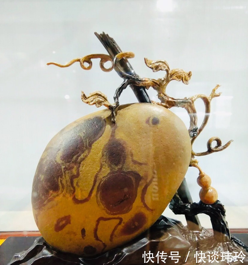 优美|奇石欣赏:围观 精巧别致的珍品奇石 大自然的瑰宝果然奇特优美