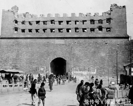 富态|晚清老照片：两个贵族妇女气色欠佳，李鸿章的夫人很富态