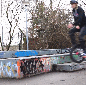 |搞笑GIF:这是谁家的闺女