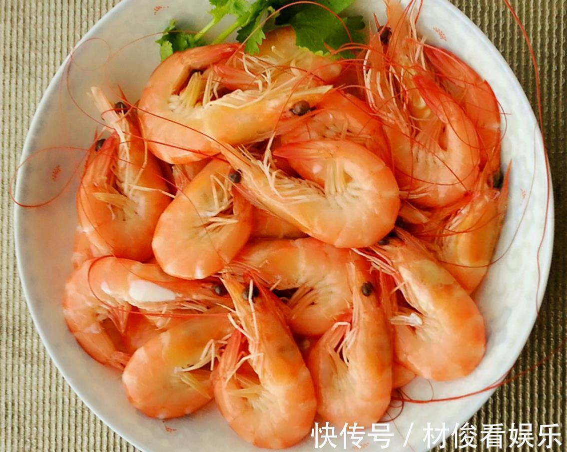 做水煮虾,应该凉水下锅还是开水下锅用错了水,难怪虾肉不鲜嫩