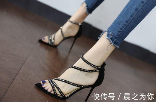 一字带 细高跟体现时尚优雅的气质,搭配纤纤玉足,富有魅力又时尚!