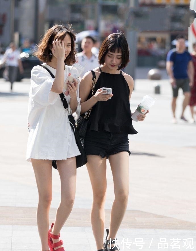 辣妈|街拍: 辣妈也有好身材, 从不吝啬自己的美