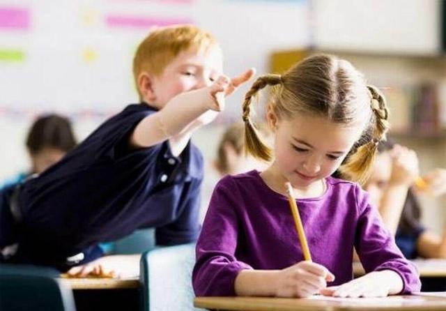 幼儿园|资深幼儿园老师：容易被小朋友欺负的娃，大多来自3类家庭