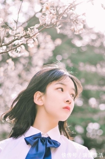 施诗|宠文:厉霆骁牵着18岁的小媳妇,边走边碎碎念“都哄你18年了”