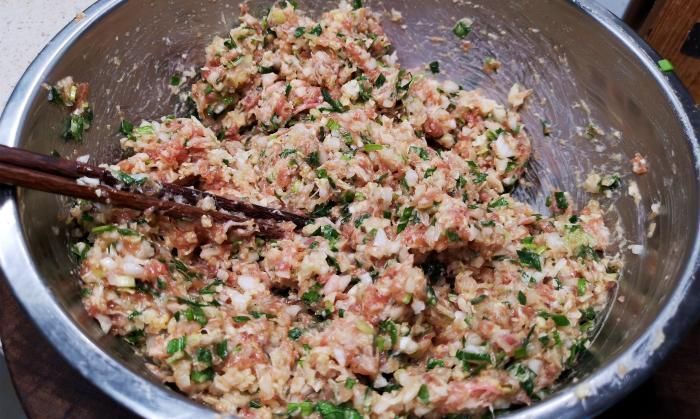 包白菜饺子,记住老师傅的“2放2不放”,饺子鲜嫩多汁,特好吃