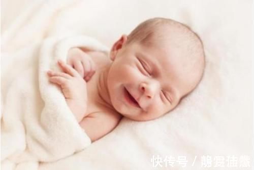 一惊一乍|婴儿会在睡梦中偷笑？关于新生儿的小秘密，新手爸妈都了解过吗