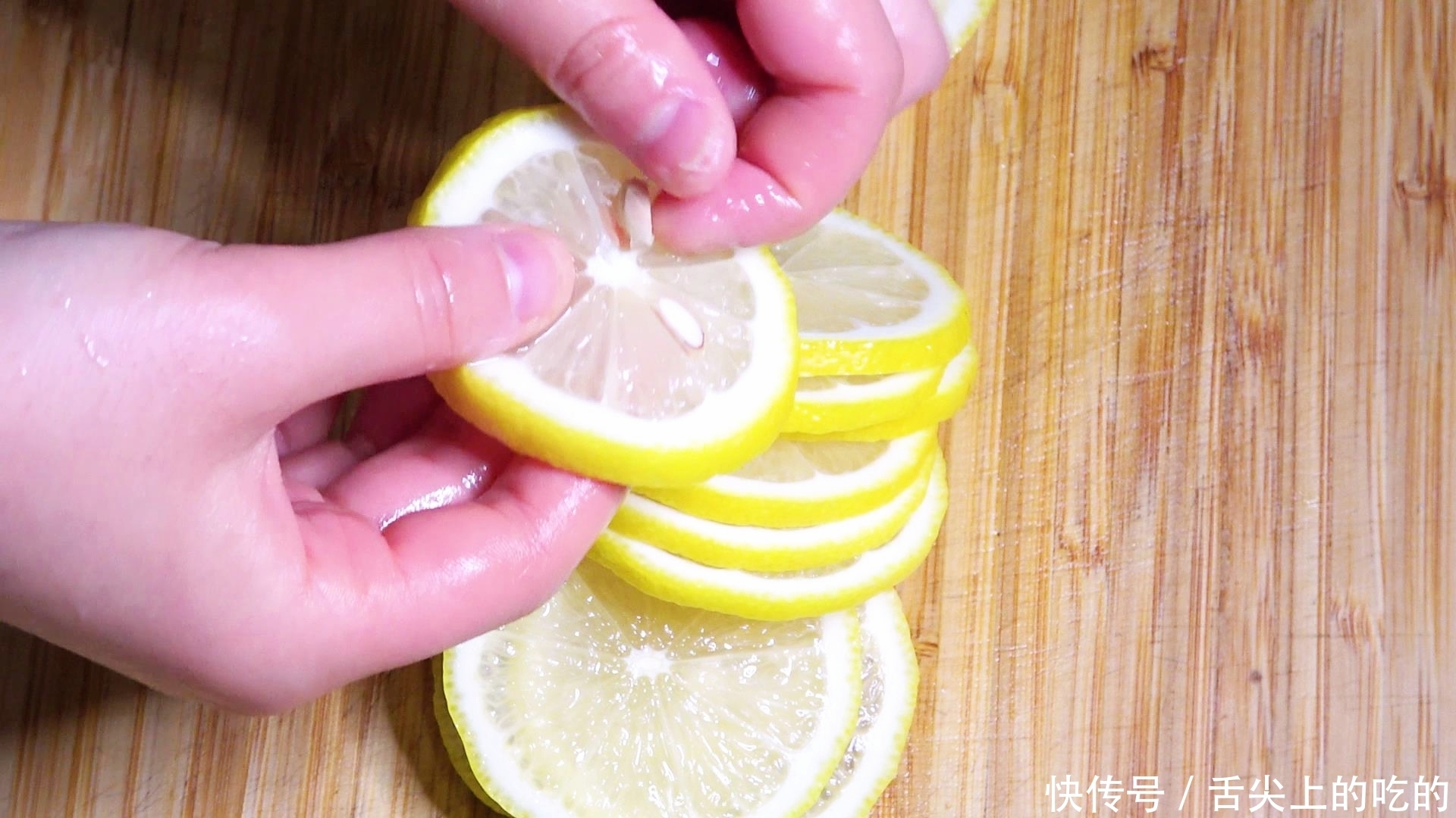 鸡爪去骨新方法,一根牙签就搞定,简单快速又完整,真实用