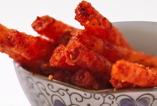 学生上课爱偷吃的四种零食,前三种偷摸吃,最后一种老师在旁边也发现不了