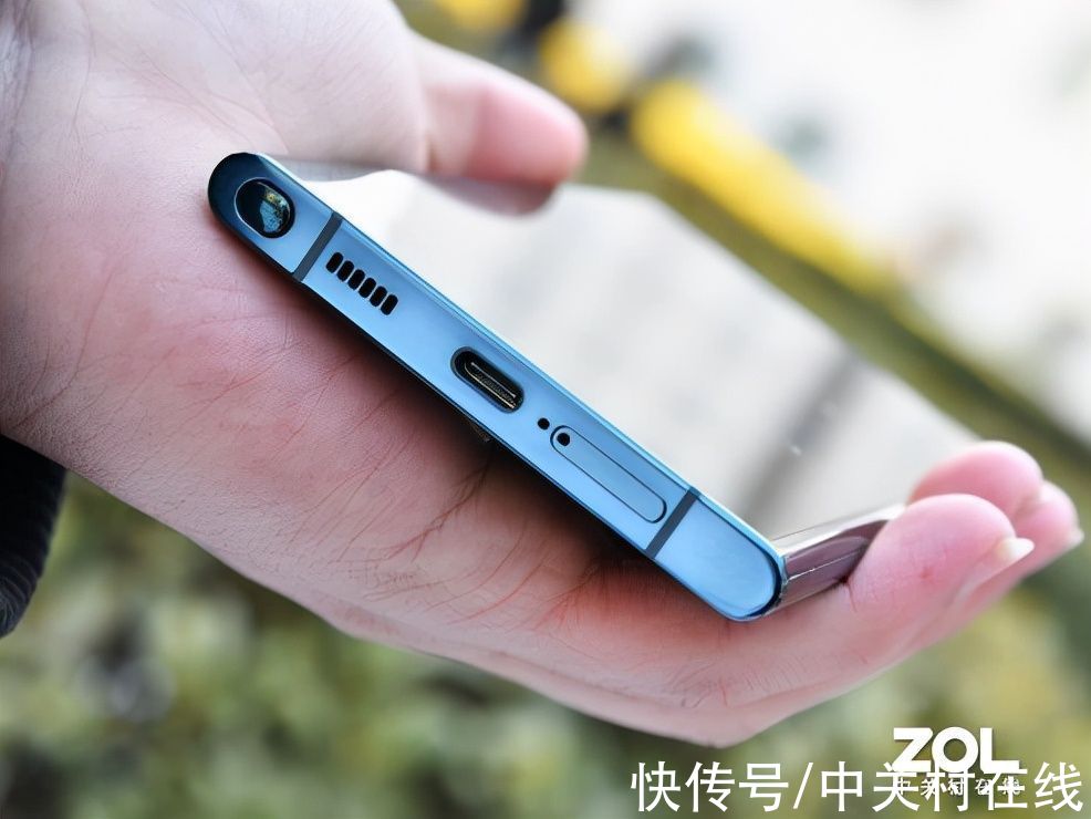 g6.8英寸巨屏四边等宽，三星Galaxy S22 Ultra上手图赏