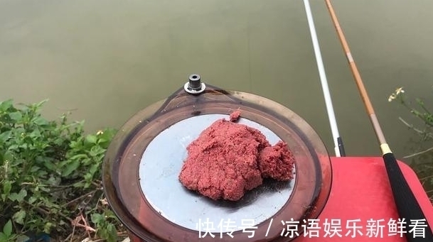 饵料附钩性太差,入水之后很快就会脱落怎么办?一个小技巧解决