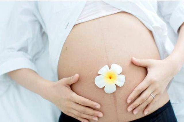 怀孕母亲的肚子大得像双胞胎,但孩子很小,你知道为什么吗