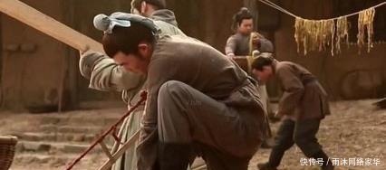 康熙&木匠出上联,才子思索多年,被斩前才喊出下联,康熙知后:妙哉