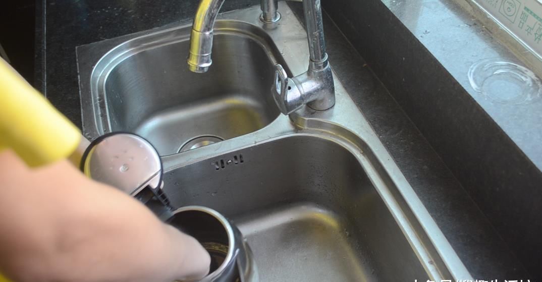 水壶里撒一把它, 水垢自动往下掉, 一年都不用刷水壶, 太实用了