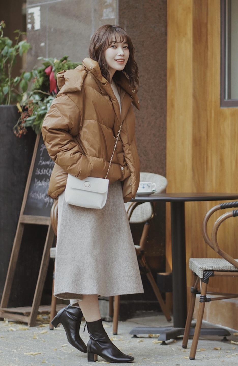 羽绒服|冬季的衣品很重要,借鉴4款实用的羽绒服,不费劲又优雅