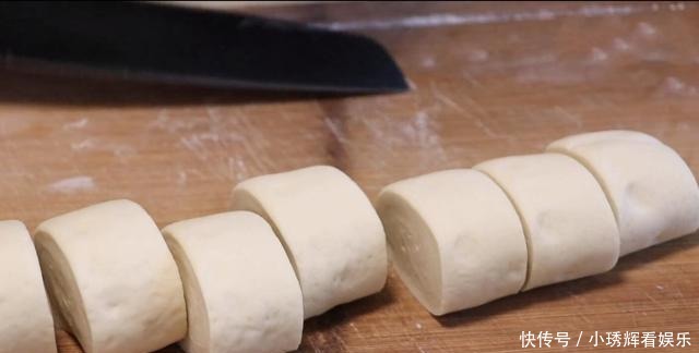 蒸馒头,只加酵母就大错特错了,教你蒸出又香又白蓬松柔软的馒头