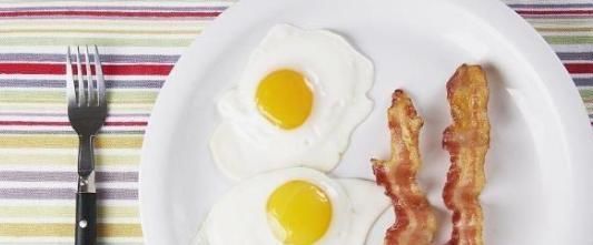 二次加熱后,米飯會致癌嗎?醫生提醒:四種食物不應該再加熱吃!