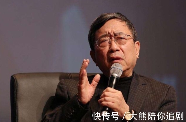 二人@余秋雨:靠发妻寄打工费生活,成名后却弃糟糠,闪婚小16岁女演员