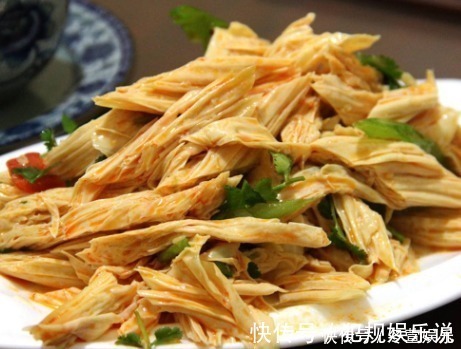 泡腐竹时，不要放在水里就泡，学会饭店的方法，简单快速还劲道