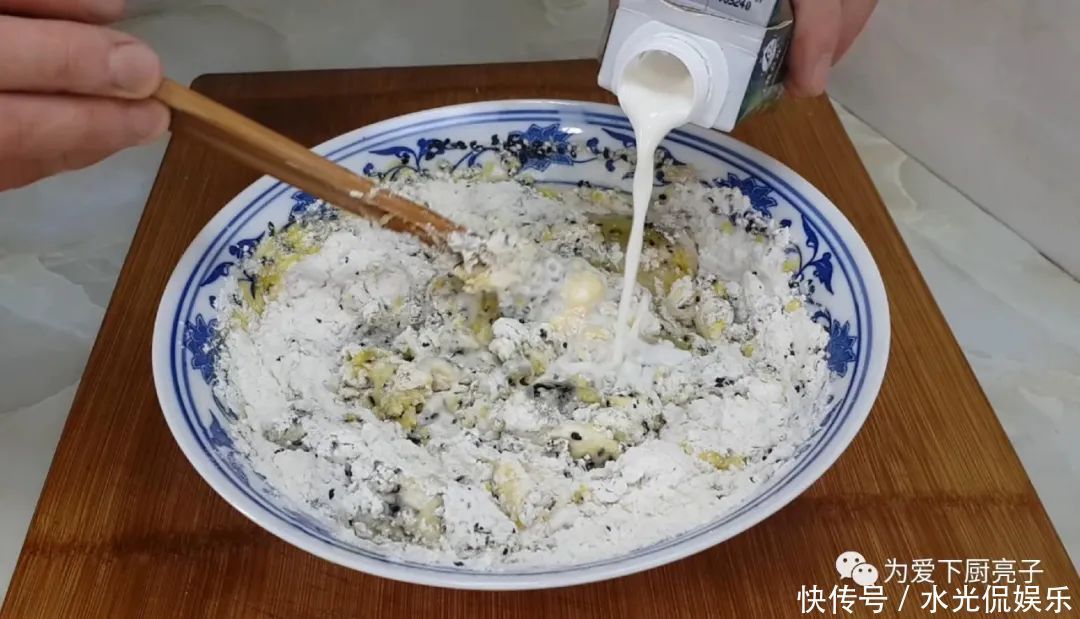 一滴水|2勺芝麻,5个鸡蛋,不加一滴水,比饼干做法简单,比馒头面包好吃