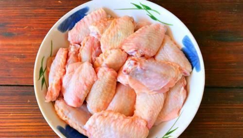 鸡翅|招待朋友别去饭店了，教你做五菜一汤，成本不到100元，比饭店实惠