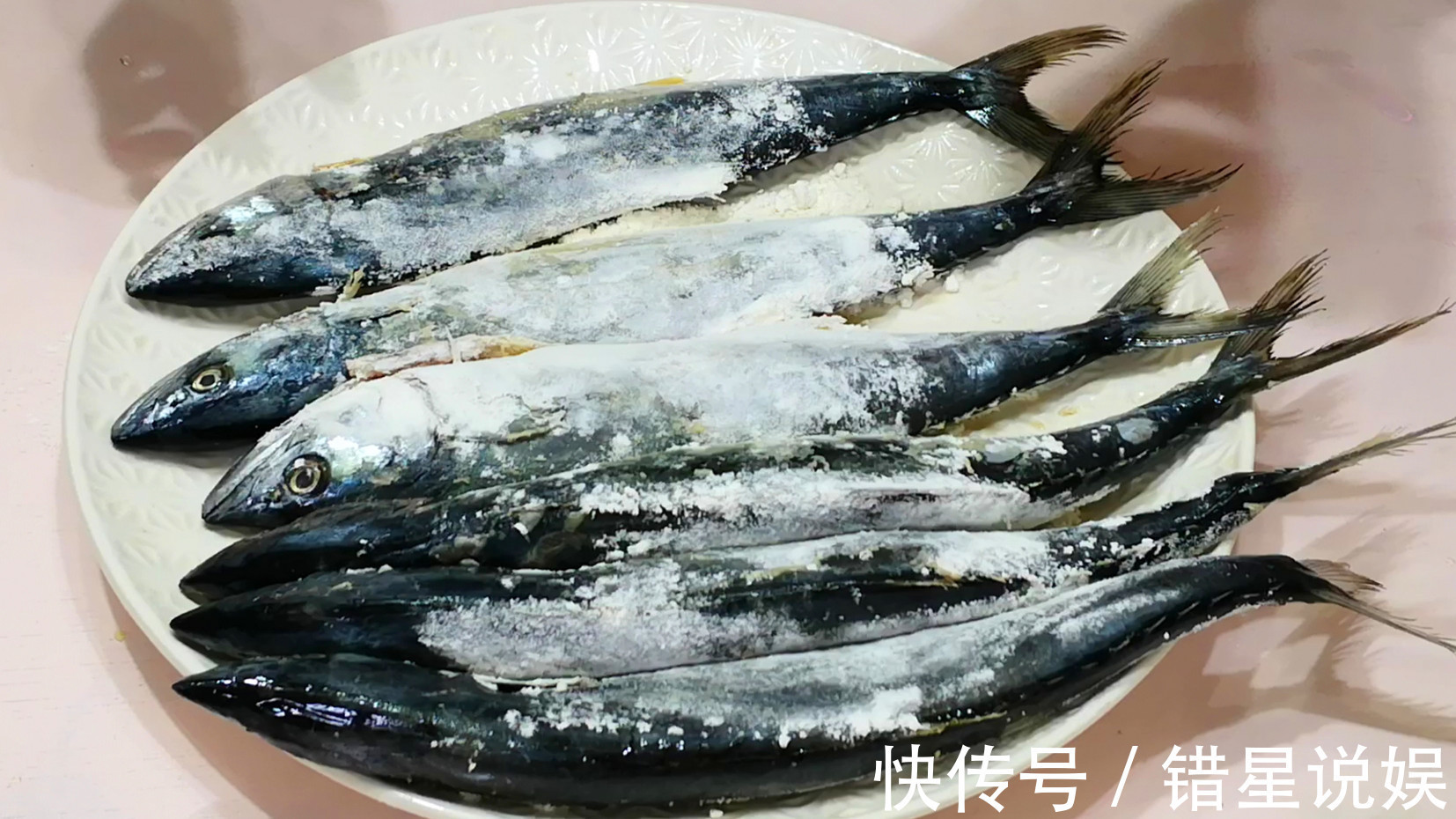 炖鱼时，去腥加料酒和醋是大错特错！这才是最好做法，上桌一扫光