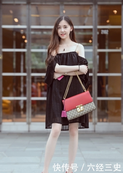 妩媚|美女街拍:灵动飘逸又不失妩媚的小姐姐,白皙时尚又撩人!