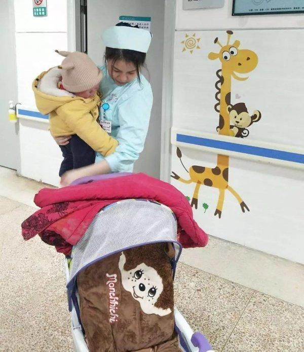 就诊|宝宝高烧排到300号,儿科医生却准点下班,宝妈:你不能加班吗