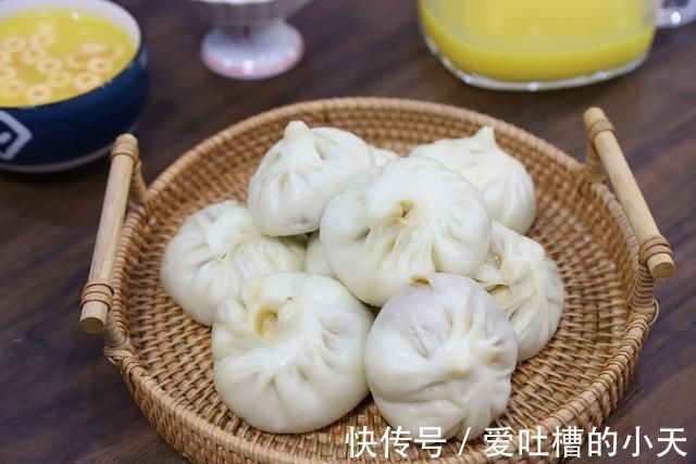包子|皮薄馅大还流油的肉包子，连吃三个都不够，做法简单一定要学