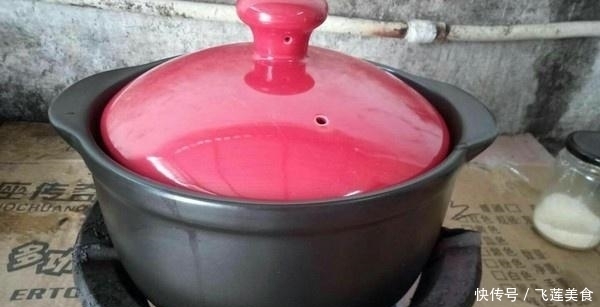 媳妇把4斤猪蹄放进砂锅,不加一滴水,没出锅就馋坏儿子