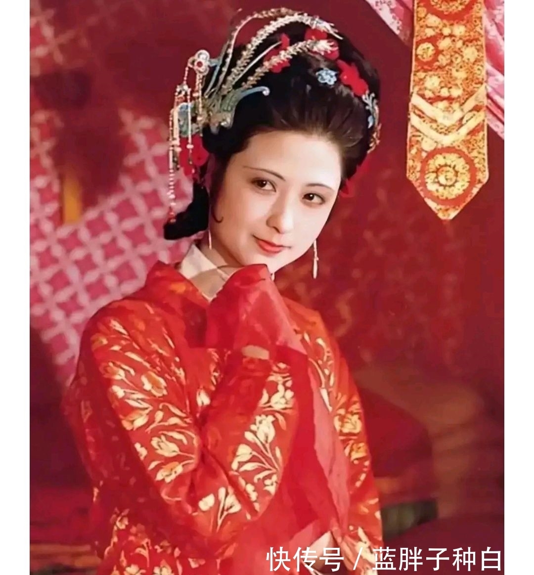 二姐!王熙凤叫起撞天屈,尤二姐的孩子不是她害的,这件事是贾母做的