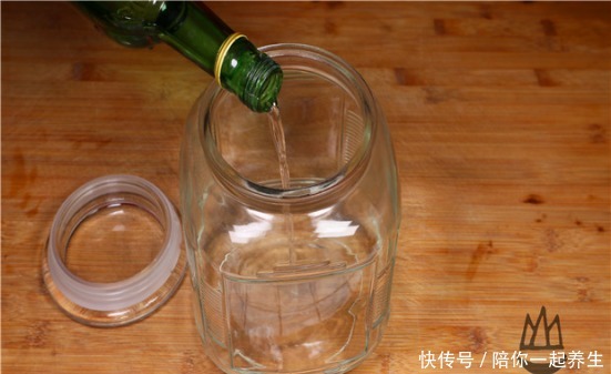 爱吃香菜|农村老奶奶教你香菜老一辈吃法,祖传秘方做一大罐子,家人超爱吃