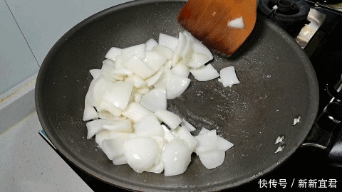 多吃洋葱护心脑,教您地道家常菜,加入鸡蛋炒一炒,天天吃不腻