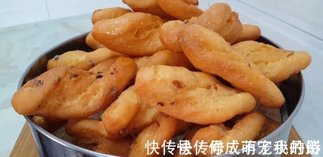 以后面粉就这样做,一次炸一锅,个个香酥掉渣,比油条麻花还好吃