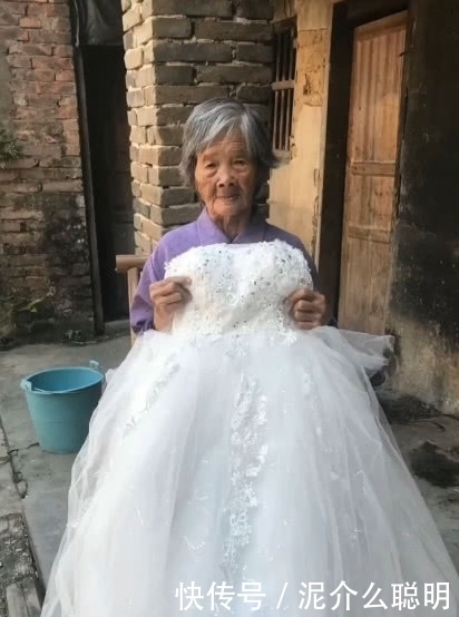 老奶奶|95岁老奶奶化妆成“最美新娘”,妆后容颜,让人赞叹