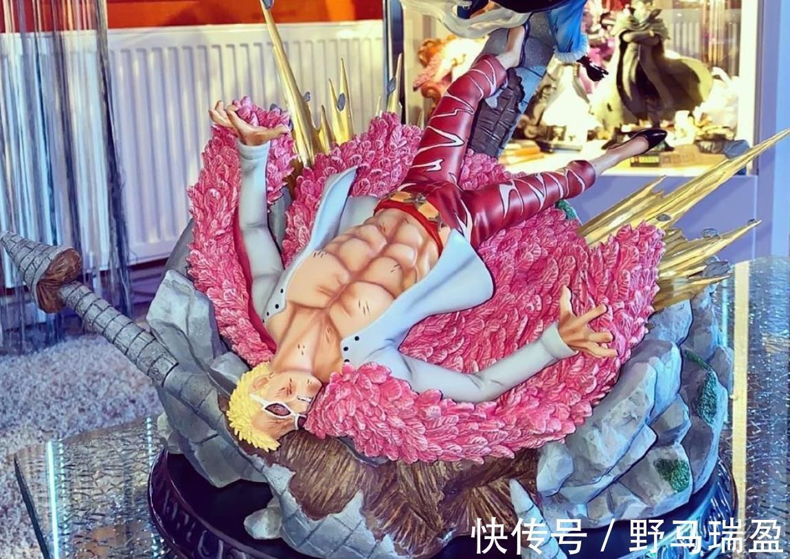 手办|明哥被打手办，脸上伤疤一清二楚，海迷的关注点却是眼镜