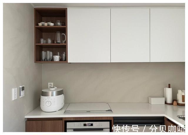 卫生间门|进门无玄关?试试她家的方法,还能多出一个餐厅,实用又耐看!