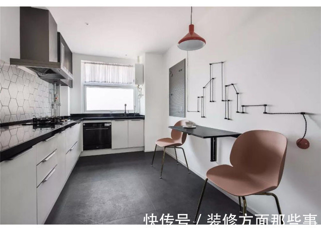 荷尔德林|86平现代简约风二居室,客厅打破常规的布局设计时尚