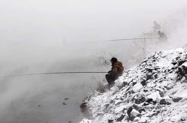 冬钓只会选深水?揭秘冬季最出鱼的钓位!