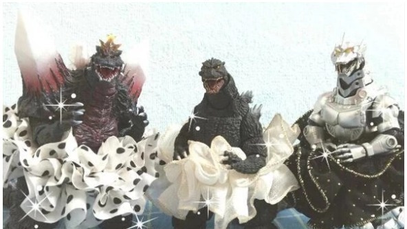 哥斯拉|女神手办被老妈发现,一小时后大变样有一种冷,叫你妈觉得你冷!