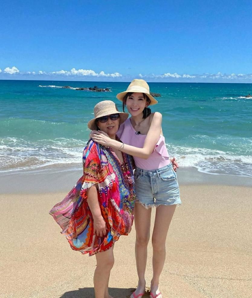 不受被排挤传闻影响，林志颖老婆打入台湾阔太圈，关颖侯佩岑都在